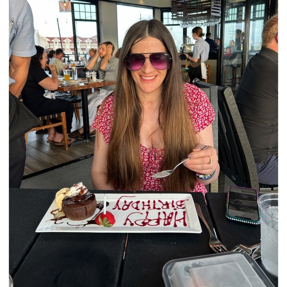 Meet your Posher, Gina Marie🐝 - Picture 12 of 16